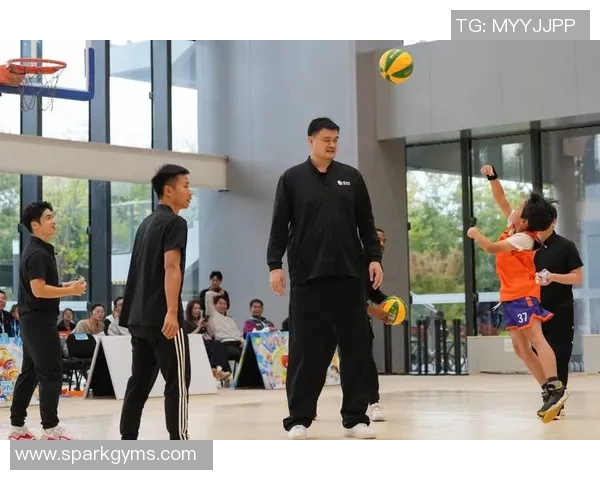 姚明深度剖析篮球场上的垫脚行为对运动员安全的影响与应对策略 姚明深度剖析篮球场上的垫脚行为对运动员安全的影响与应对策略