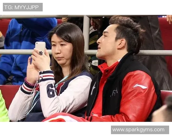 篮球明星在综艺节目中浪漫求婚引发全场感动瞬间回顾